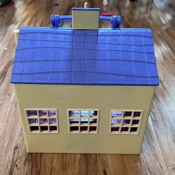 Peppa Pig School Playset - Picture 7 of 11